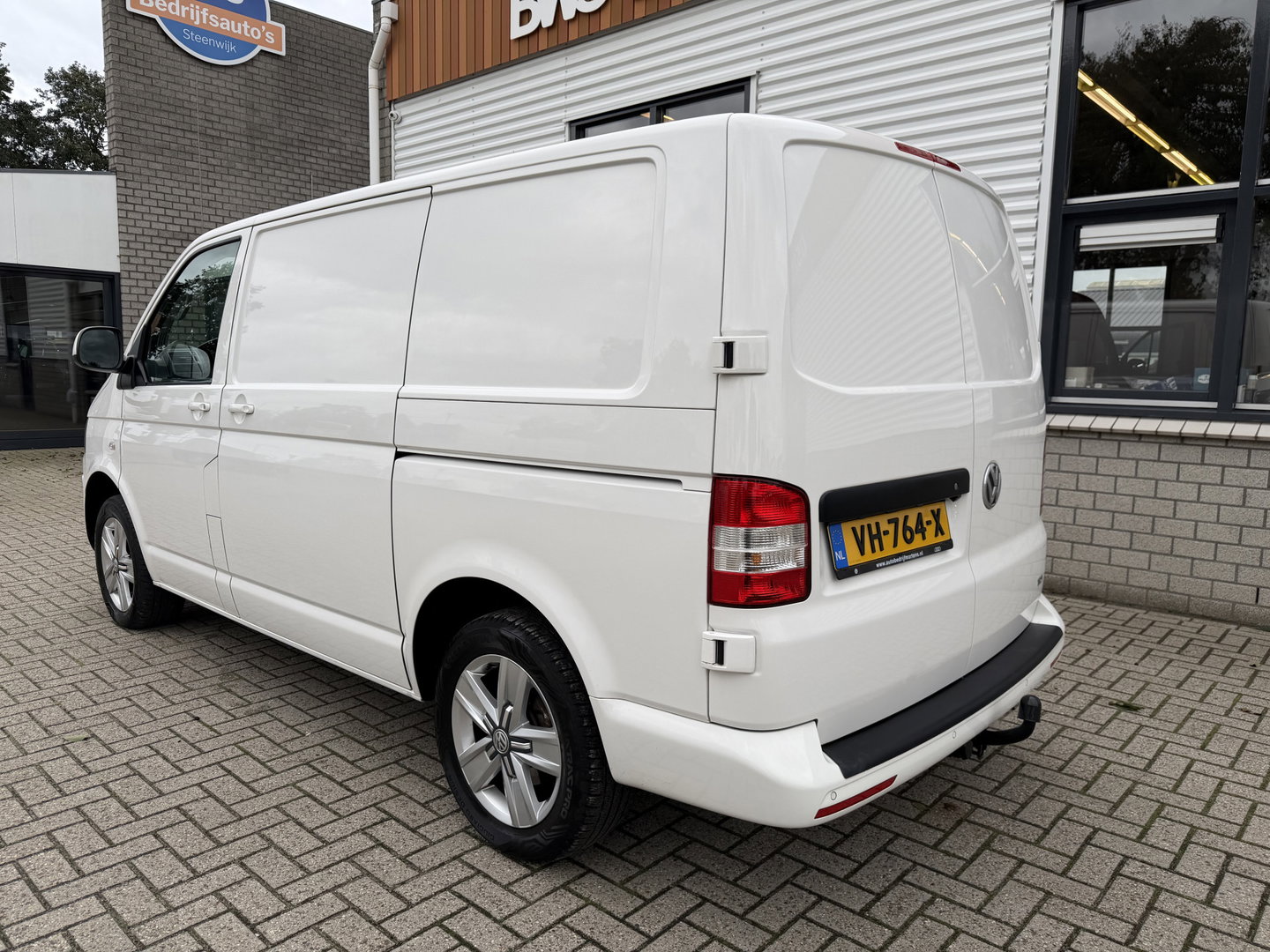 Volkswagen Transporter 2.0 TDI 140pk DSG L1H1 Comfortline / vaste prijs rijklaar € 9.950 ex btw / dubbele schuifdeur / airco / cruise / standkachel / navigatie / trekhaak / lichtmetalen velgen !