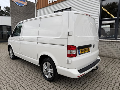 Volkswagen Transporter 2.0 TDI 140pk DSG L1H1 Comfortline / vaste prijs rijklaar € 9.950 ex btw / dubbele schuifdeur / airco / cruise / standkachel / navigatie / trekhaak / lichtmetalen velgen !