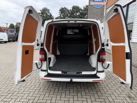 Volkswagen Transporter 2.0 TDI 140pk DSG L1H1 Comfortline / vaste prijs rijklaar € 9.950 ex btw / dubbele schuifdeur / airco / cruise / standkachel / navigatie / trekhaak / lichtmetalen velgen !