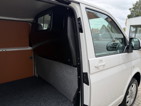 Volkswagen Transporter 2.0 TDI 140pk DSG L1H1 Comfortline / vaste prijs rijklaar € 9.950 ex btw / dubbele schuifdeur / airco / cruise / standkachel / navigatie / trekhaak / lichtmetalen velgen !