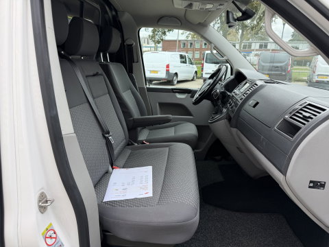 Volkswagen Transporter 2.0 TDI 140pk DSG L1H1 Comfortline / vaste prijs rijklaar € 9.950 ex btw / dubbele schuifdeur / airco / cruise / standkachel / navigatie / trekhaak / lichtmetalen velgen !