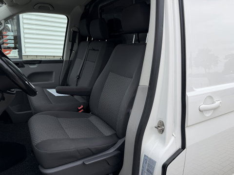 Volkswagen Transporter 2.0 TDI 140pk DSG L1H1 Comfortline / vaste prijs rijklaar € 9.950 ex btw / dubbele schuifdeur / airco / cruise / standkachel / navigatie / trekhaak / lichtmetalen velgen !