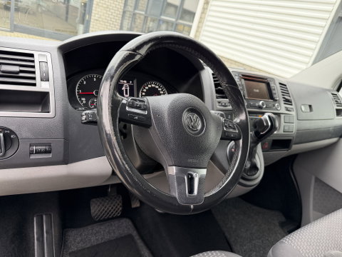 Volkswagen Transporter 2.0 TDI 140pk DSG L1H1 Comfortline / vaste prijs rijklaar € 9.950 ex btw / dubbele schuifdeur / airco / cruise / standkachel / navigatie / trekhaak / lichtmetalen velgen !