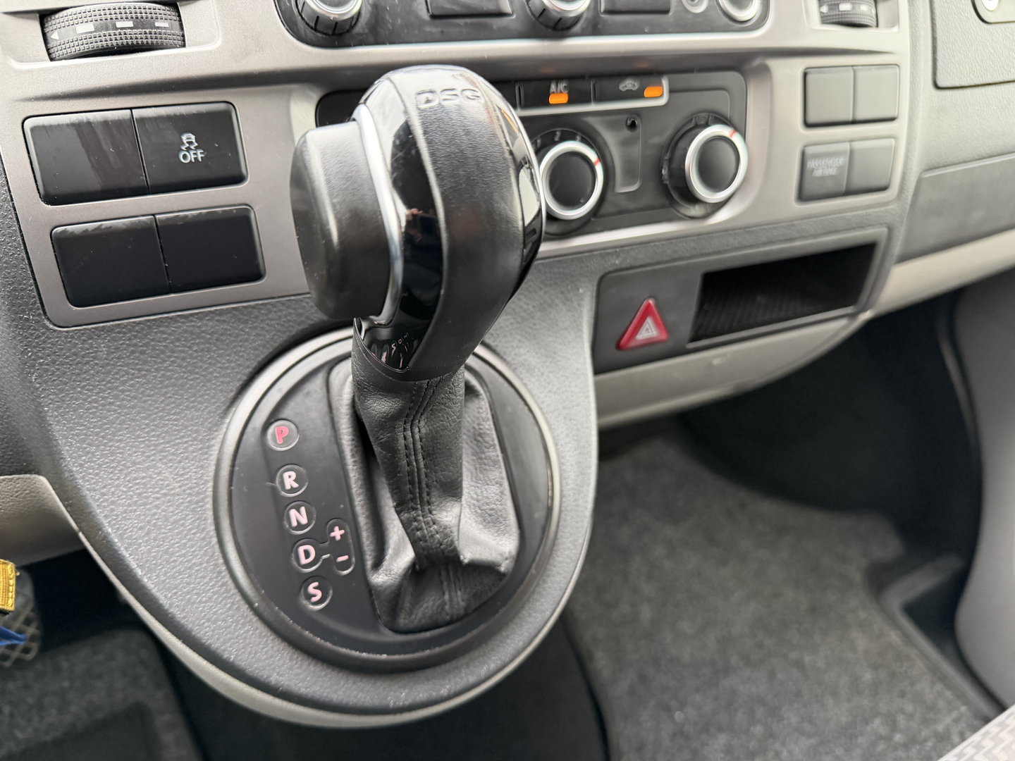 Volkswagen Transporter 2.0 TDI 140pk DSG L1H1 Comfortline / vaste prijs rijklaar € 9.950 ex btw / dubbele schuifdeur / airco / cruise / standkachel / navigatie / trekhaak / lichtmetalen velgen !
