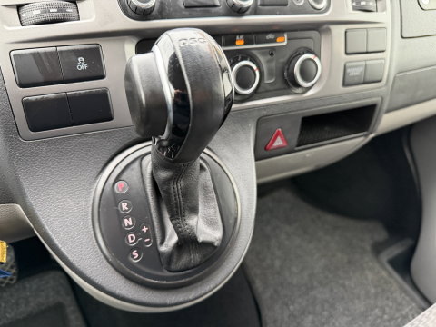 Volkswagen Transporter 2.0 TDI 140pk DSG L1H1 Comfortline / vaste prijs rijklaar € 9.950 ex btw / dubbele schuifdeur / airco / cruise / standkachel / navigatie / trekhaak / lichtmetalen velgen !