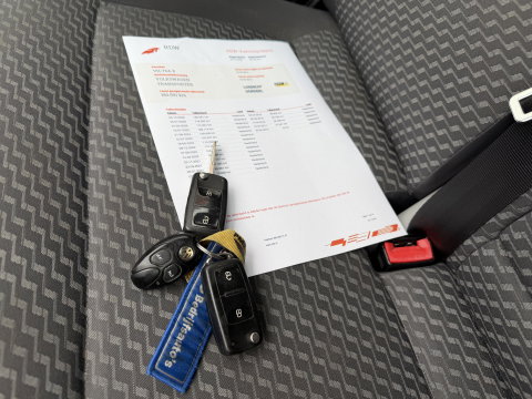 Volkswagen Transporter 2.0 TDI 140pk DSG L1H1 Comfortline / vaste prijs rijklaar € 9.950 ex btw / dubbele schuifdeur / airco / cruise / standkachel / navigatie / trekhaak / lichtmetalen velgen !