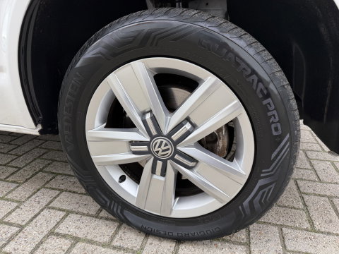 Volkswagen Transporter 2.0 TDI 140pk DSG L1H1 Comfortline / vaste prijs rijklaar € 9.950 ex btw / dubbele schuifdeur / airco / cruise / standkachel / navigatie / trekhaak / lichtmetalen velgen !