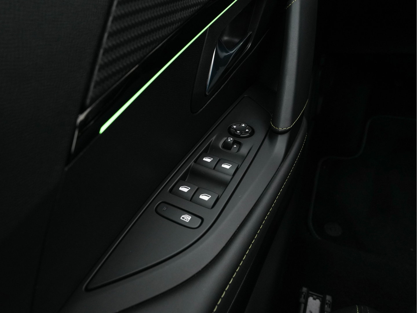 Peugeot e-208 EV GT 350 50 kWh [3-Fase-11kW] *HEATPUMP | FULL-LED | DIGI-COCKPIT | BLINDSPOT | CAMERA | LEATHER-ALCANTARA | AMBIENTLIGHT | NAVI-FULLMAP | LANE-ASSIST | KEYLESS | DAB | CCS-FASTLOADER | HEATED-SPORTSEATS | PRIV