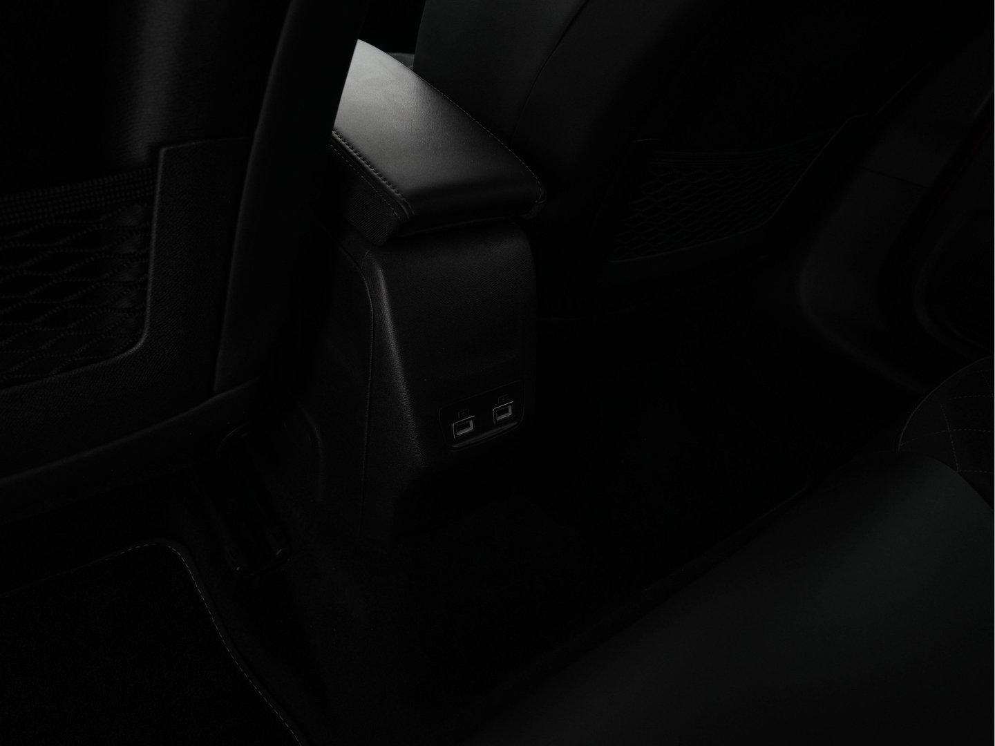 Peugeot e-208 EV GT 350 50 kWh [3-Fase-11kW] *HEATPUMP | FULL-LED | DIGI-COCKPIT | BLINDSPOT | CAMERA | LEATHER-ALCANTARA | AMBIENTLIGHT | NAVI-FULLMAP | LANE-ASSIST | KEYLESS | DAB | CCS-FASTLOADER | HEATED-SPORTSEATS | PRIV