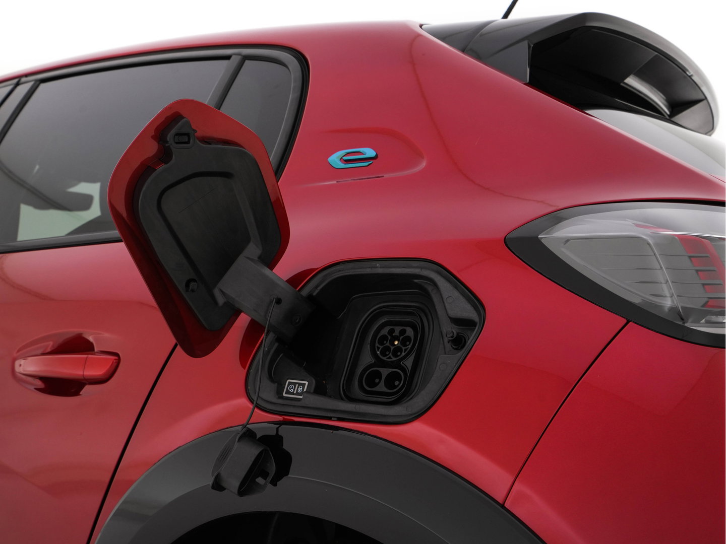 Peugeot e-208 EV GT 350 50 kWh [3-Fase-11kW] *HEATPUMP | FULL-LED | DIGI-COCKPIT | BLINDSPOT | CAMERA | LEATHER-ALCANTARA | AMBIENTLIGHT | NAVI-FULLMAP | LANE-ASSIST | KEYLESS | DAB | CCS-FASTLOADER | HEATED-SPORTSEATS | PRIV