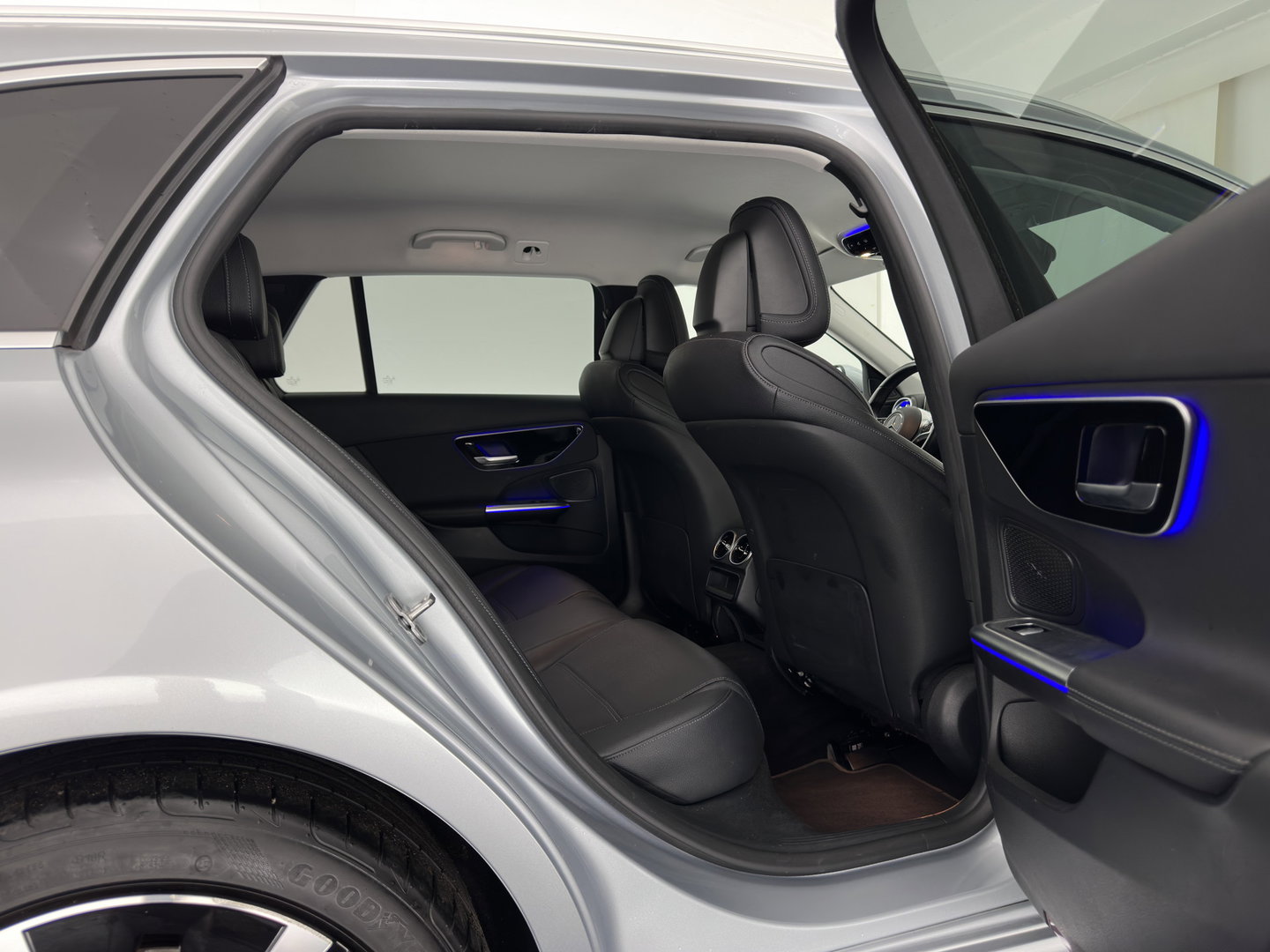 Mercedes-Benz C-Klasse Estate 300 e Luxury Line (Plug-in) [3-Fase-11kW] (INCL.BTW) Aut. *FULL-LED | AMBIENT-LIGHT | TOP-VIEW | MEMORY-PACK | WIDESCREEN-COCKPIT | HEATED-COMFORTSEATS | NAVI-FULLMAP | SHIFTPADDLES | PRIVACY-GLASS | DAB | 18''ALU*
