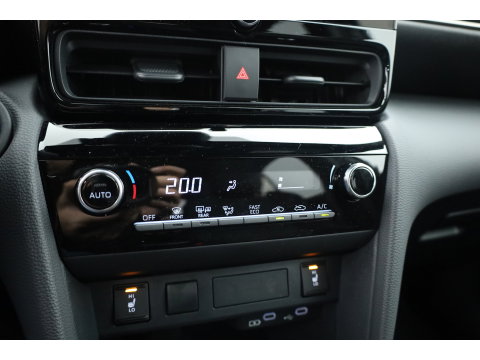 Toyota Yaris Cross 1.5 Hybrid 130 First Edition | Rijklaar! | Facelift! | Storm Grey | Camera | Stoel- Stuurverw. | Adapt. Cruise | Keyless |
