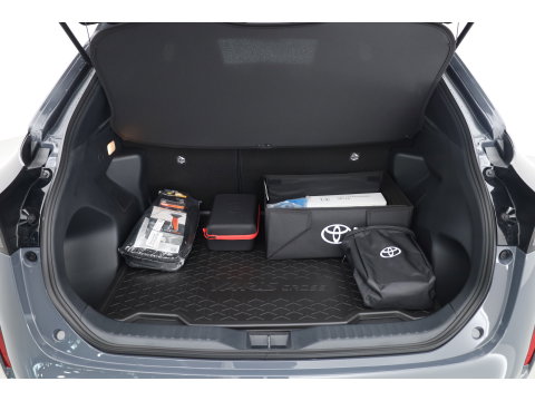 Toyota Yaris Cross 1.5 Hybrid 130 First Edition | Rijklaar! | Facelift! | Storm Grey | Camera | Stoel- Stuurverw. | Adapt. Cruise | Keyless |