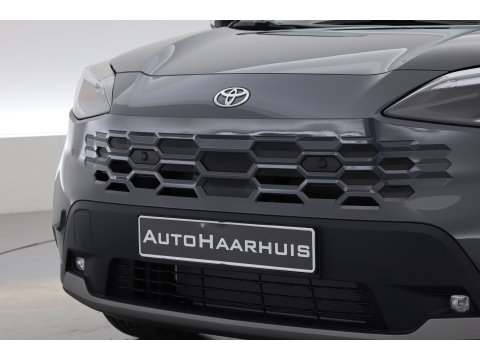 Toyota Yaris Cross 1.5 Hybrid 130 First Edition | Rijklaar! | Facelift! | Storm Grey | Camera | Stoel- Stuurverw. | Adapt. Cruise | Keyless |