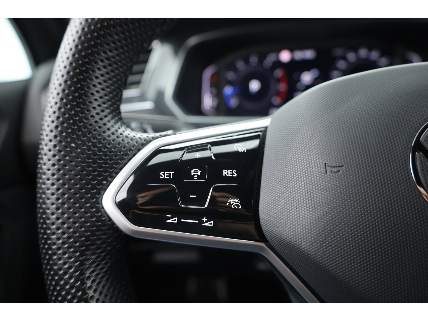 Volkswagen Tiguan Allspace 1.5 TSI R-Line 7p. DSG | Rijklaar! | Dig. Cockpit | Adapt. Cruise | Trekhaak | Keyless | Camera | Stoel- stuurverw. |