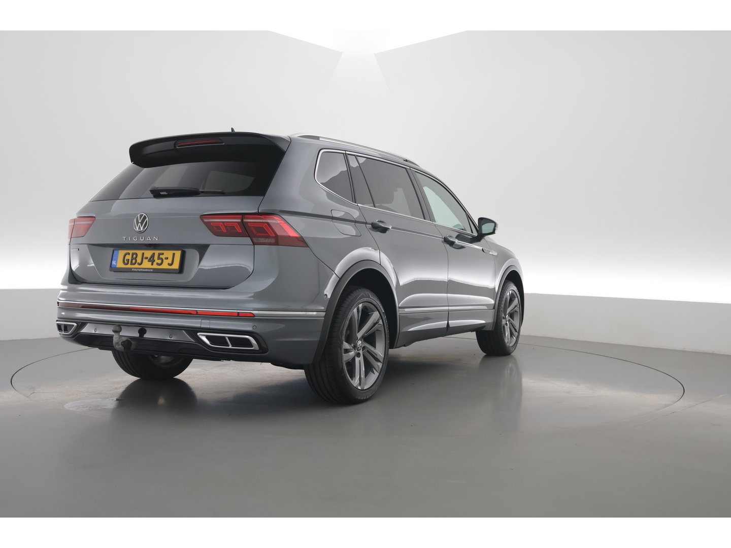 Volkswagen Tiguan Allspace 1.5 TSI R-Line 7p. DSG | Rijklaar! | Dig. Cockpit | Adapt. Cruise | Trekhaak | Keyless | Camera | Stoel- stuurverw. |