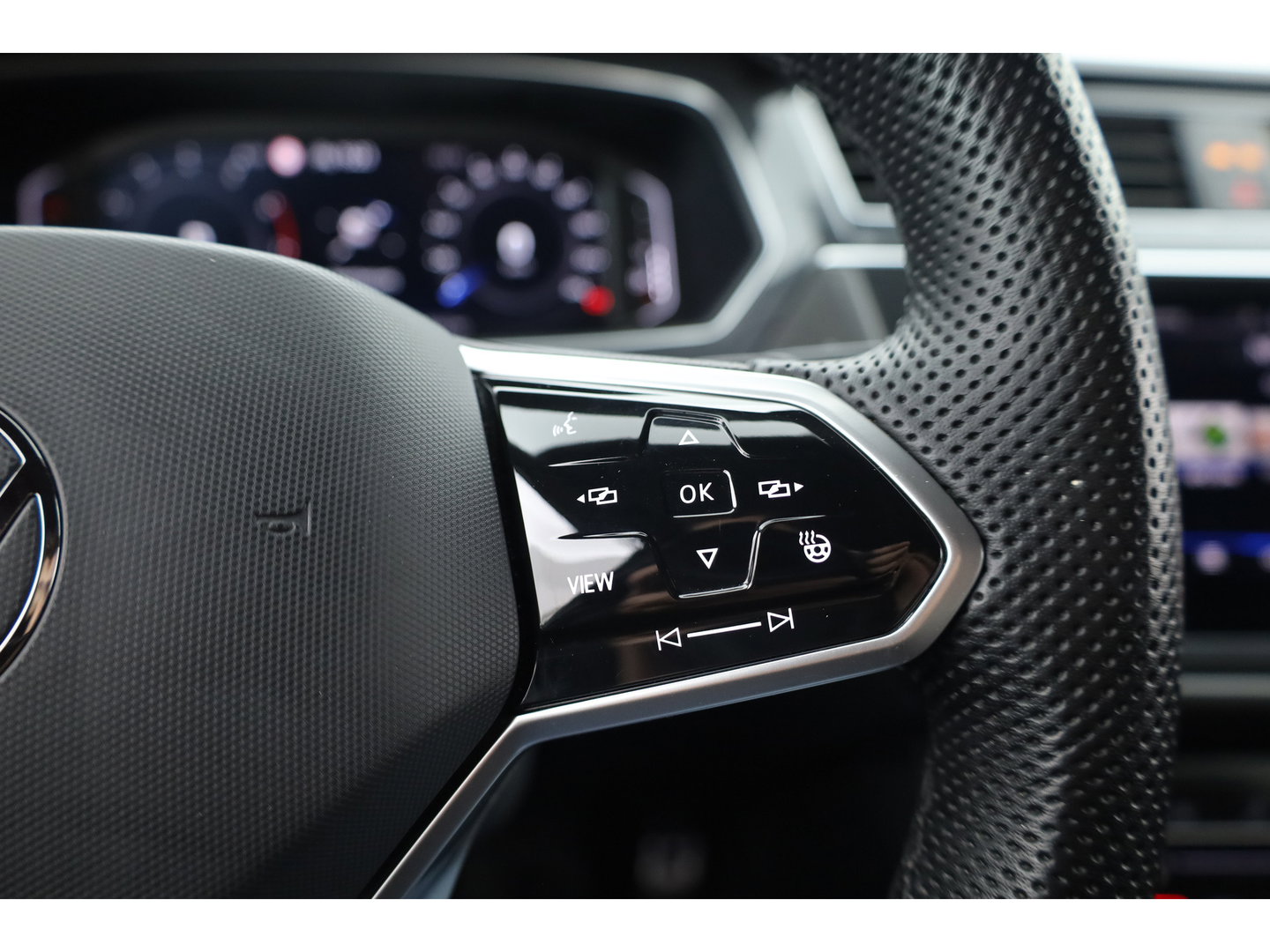 Volkswagen Tiguan Allspace 1.5 TSI R-Line 7p. DSG | Rijklaar! | Dig. Cockpit | Adapt. Cruise | Trekhaak | Keyless | Camera | Stoel- stuurverw. |