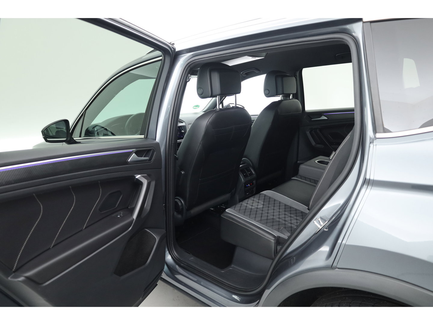 Volkswagen Tiguan Allspace 1.5 TSI R-Line 7p. DSG | Rijklaar! | Dig. Cockpit | Adapt. Cruise | Trekhaak | Keyless | Camera | Stoel- stuurverw. |