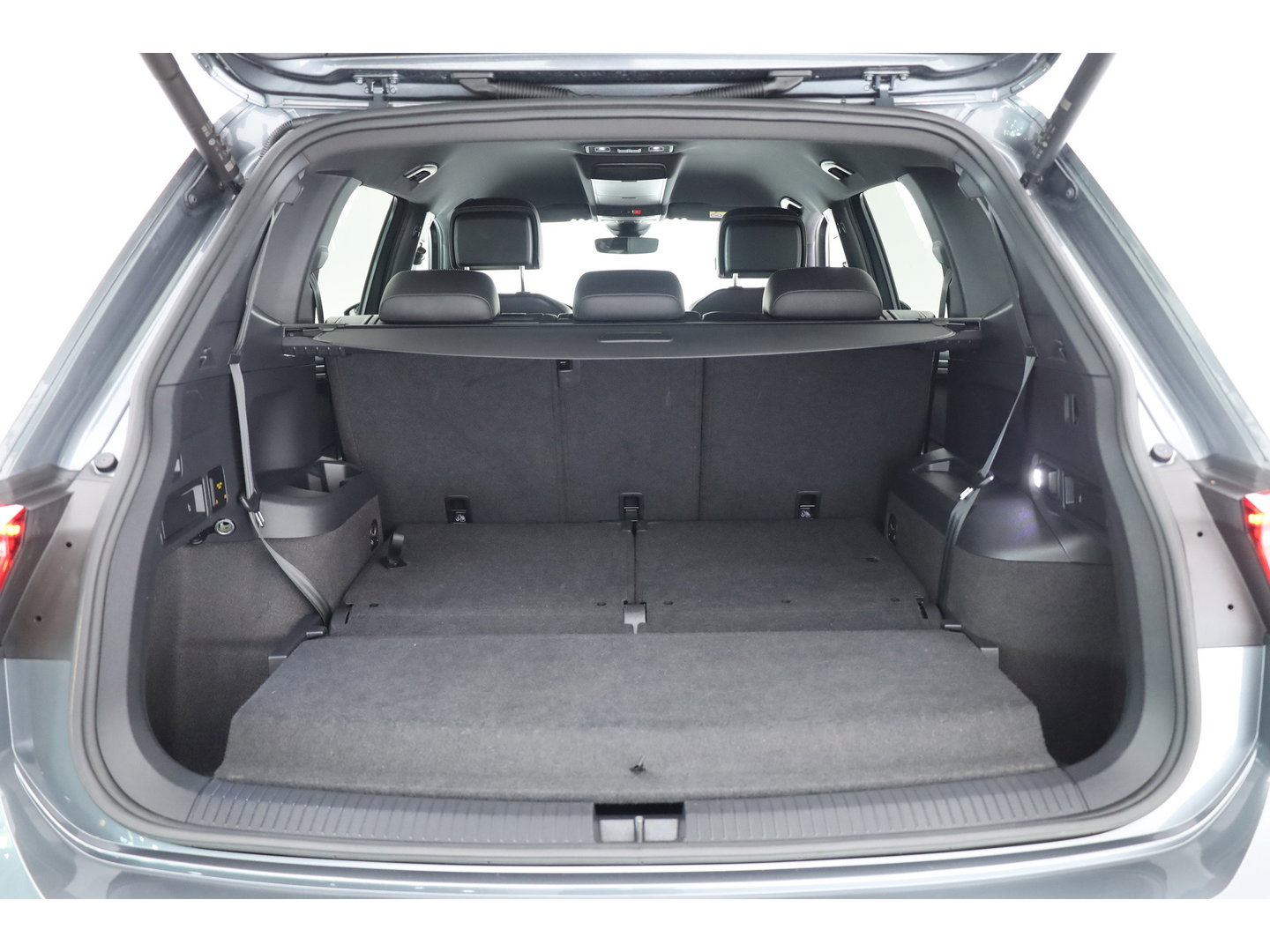 Volkswagen Tiguan Allspace 1.5 TSI R-Line 7p. DSG | Rijklaar! | Dig. Cockpit | Adapt. Cruise | Trekhaak | Keyless | Camera | Stoel- stuurverw. |