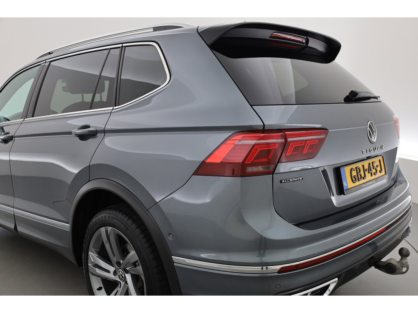 Volkswagen Tiguan Allspace 1.5 TSI R-Line 7p. DSG | Rijklaar! | Dig. Cockpit | Adapt. Cruise | Trekhaak | Keyless | Camera | Stoel- stuurverw. |