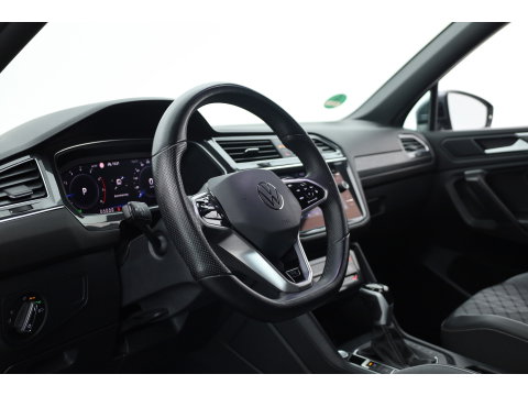 Volkswagen Tiguan Allspace 1.5 TSI R-Line 7p. DSG | Rijklaar! | Dig. Cockpit | Adapt. Cruise | Trekhaak | Keyless | Camera | Stoel- stuurverw. |