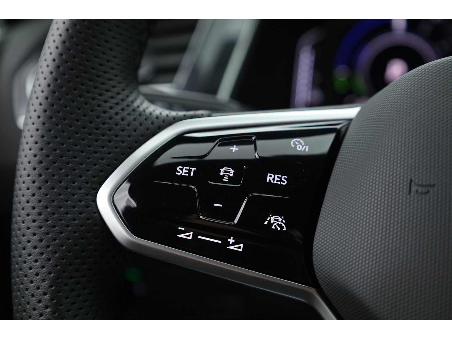 Volkswagen Tiguan 1.4 TSI eHybrid R-Line Black Style | SOH 91% | IQ. Light | 360cam | Elek. Trekhaak | NAV + CarPlay | Stoel- Stuurverw. |