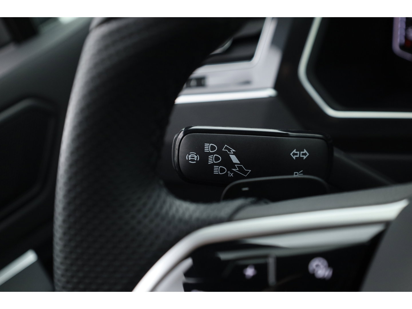 Volkswagen Tiguan 1.4 TSI eHybrid R-Line Black Style | SOH 91% | IQ. Light | 360cam | Elek. Trekhaak | NAV + CarPlay | Stoel- Stuurverw. |