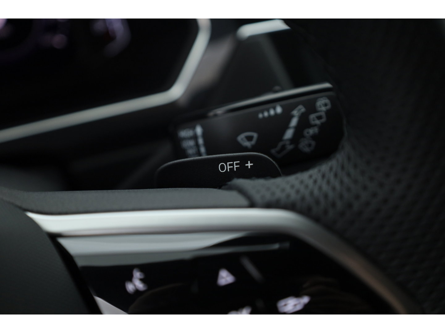 Volkswagen Tiguan 1.4 TSI eHybrid R-Line Black Style | SOH 91% | IQ. Light | 360cam | Elek. Trekhaak | NAV + CarPlay | Stoel- Stuurverw. |