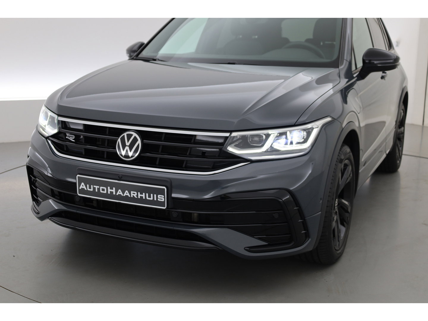 Volkswagen Tiguan 1.4 TSI eHybrid R-Line Black Style | SOH 91% | IQ. Light | 360cam | Elek. Trekhaak | NAV + CarPlay | Stoel- Stuurverw. |