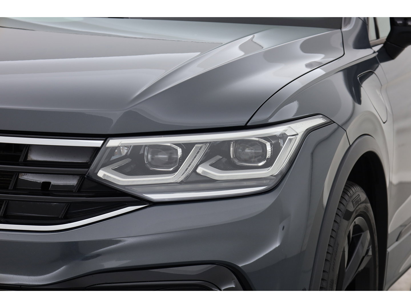 Volkswagen Tiguan 1.4 TSI eHybrid R-Line Black Style | SOH 91% | IQ. Light | 360cam | Elek. Trekhaak | NAV + CarPlay | Stoel- Stuurverw. |