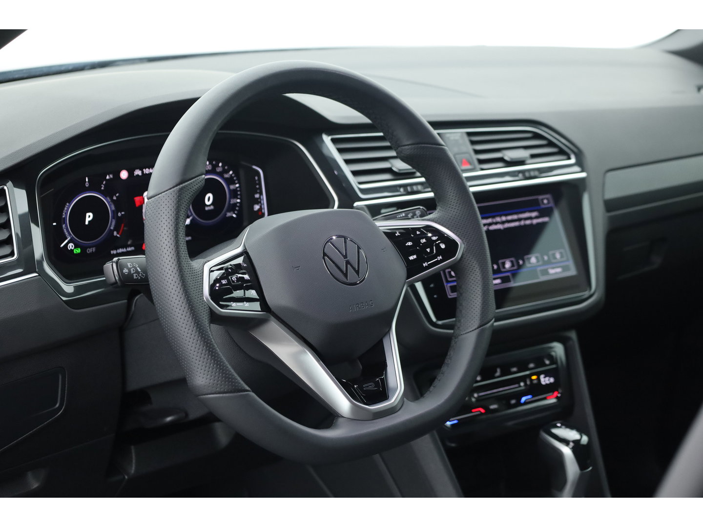 Volkswagen Tiguan 1.4 TSI eHybrid R-Line Black Style | SOH 91% | IQ. Light | 360cam | Elek. Trekhaak | NAV + CarPlay | Stoel- Stuurverw. |