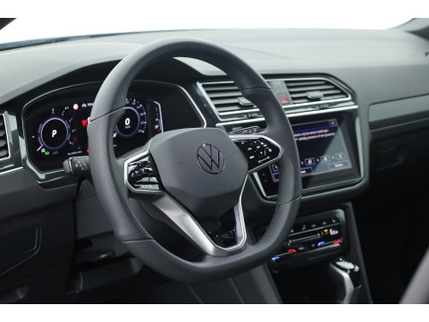 Volkswagen Tiguan 1.4 TSI eHybrid R-Line Black Style | SOH 91% | IQ. Light | 360cam | Elek. Trekhaak | NAV + CarPlay | Stoel- Stuurverw. |