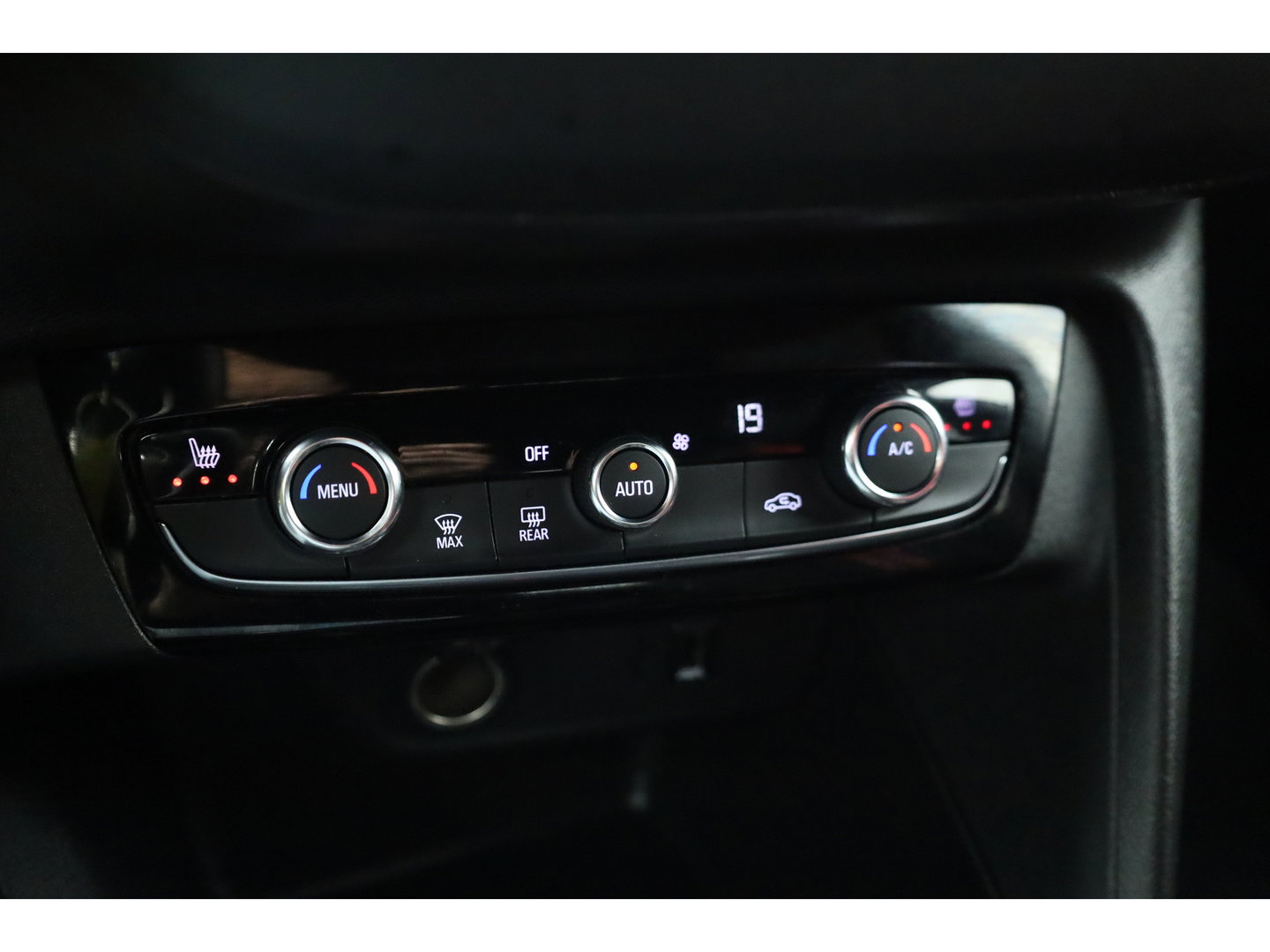 Opel Corsa 1.2 GS Line | Rijklaar! | Navi | Apple CarPlay | Stoelverw. | Camera | Clima | Cruise Ctrl.