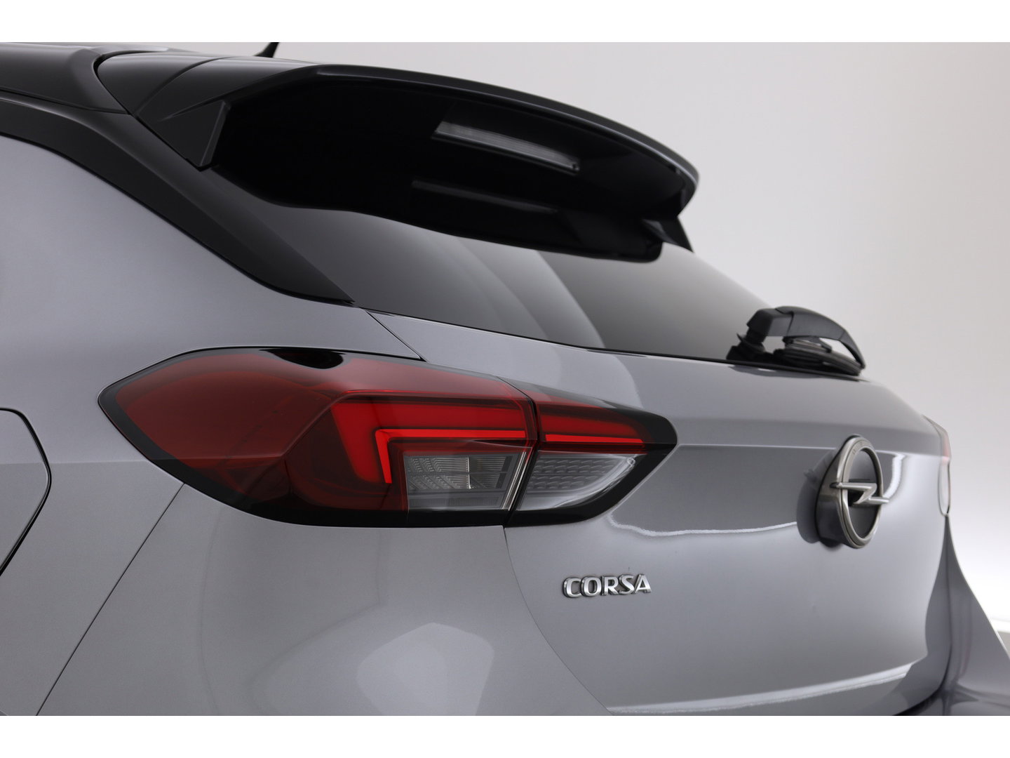 Opel Corsa 1.2 GS Line | Rijklaar! | Navi | Apple CarPlay | Stoelverw. | Camera | Clima | Cruise Ctrl.