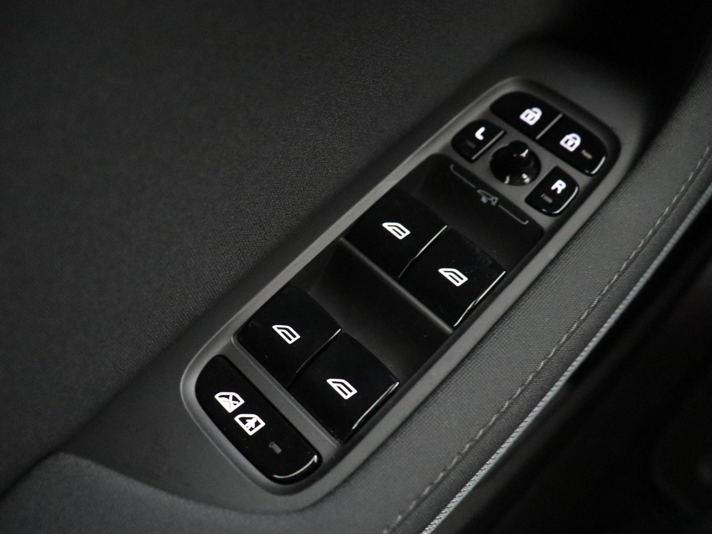 Polestar 2 | SOH 94,9% | Cruise control | Lane assist | Stoelverwarming | Memory | Carplay | Camera | Park assist | Climate control