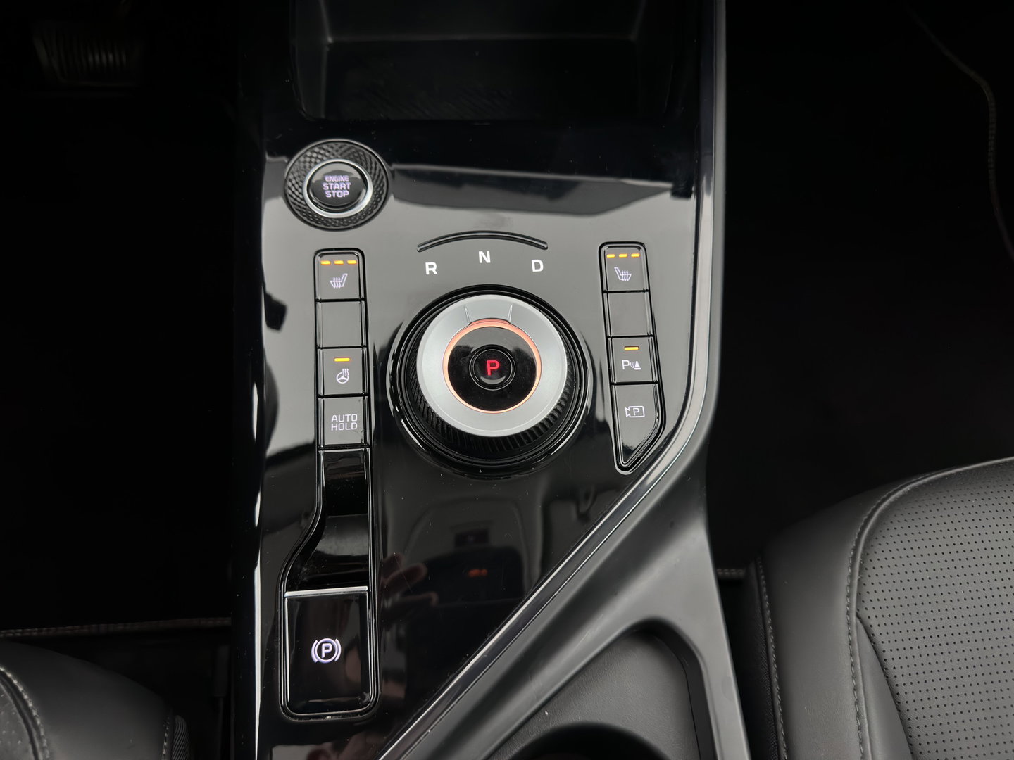 Kia Niro 1.6 GDi Hybrid DynamicPlusLine (INCL.BTW) Aut. *PANO | LEATHER | DIGI-COCKPIT | NAVI-FULLMAP | DAB | ADAPTIVE-CRUISE | CAMERA | HEATED-COMFORTSEATS | KEYLESS | PRIVACYGLASS | SHIFTPADDLES | CARPLAY |  HEAD-UP | ...