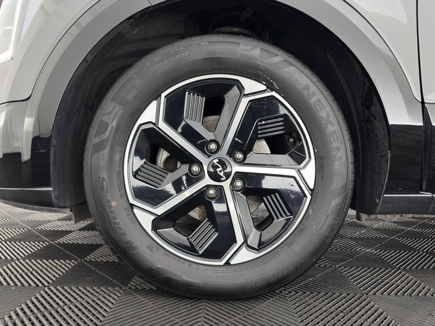 Kia Niro 1.6 GDi Hybrid DynamicPlusLine (INCL.BTW) Aut. *PANO | LEATHER | DIGI-COCKPIT | NAVI-FULLMAP | DAB | ADAPTIVE-CRUISE | CAMERA | HEATED-COMFORTSEATS | KEYLESS | PRIVACYGLASS | SHIFTPADDLES | CARPLAY |  HEAD-UP | ...