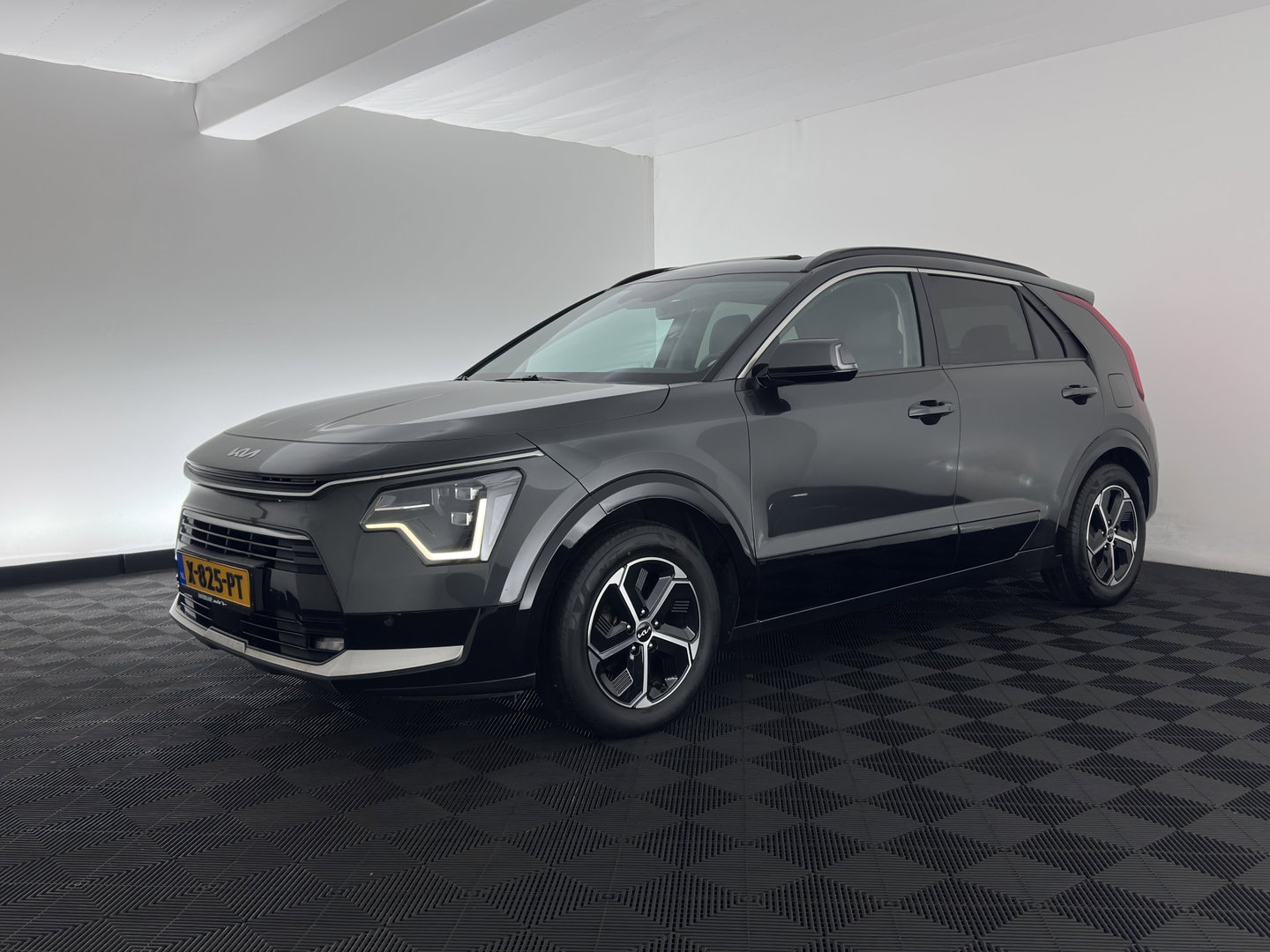 Kia Niro 1.6 GDi Hybrid DynamicPlusLine (INCL.BTW) Aut. *PANO | LEATHER | DIGI-COCKPIT | NAVI-FULLMAP | DAB | ADAPTIVE-CRUISE | CAMERA | HEATED-COMFORTSEATS | KEYLESS | PRIVACYGLASS | SHIFTPADDLES | CARPLAY |  HEAD-UP | ...