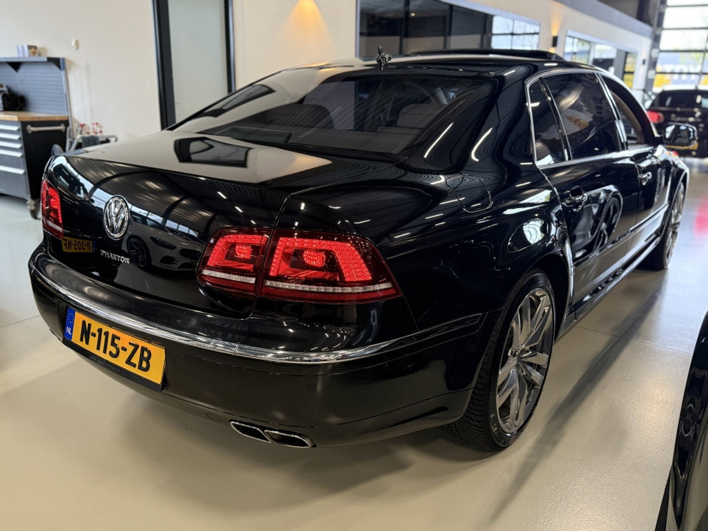 Volkswagen Phaeton 4.2 V8 335PK 4p. Lang VIP Exclusive / Highline / LED