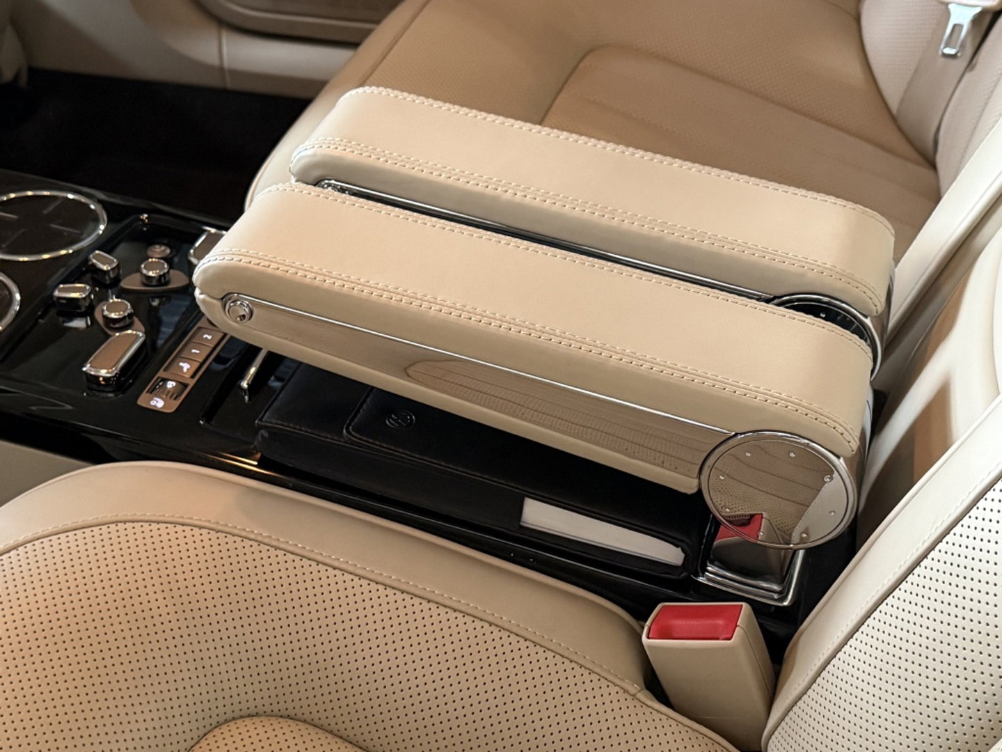 Volkswagen Phaeton 4.2 V8 335PK 4p. Lang VIP Exclusive / Highline / LED