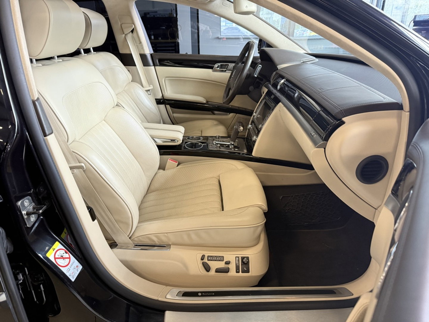 Volkswagen Phaeton 4.2 V8 335PK 4p. Lang VIP Exclusive / Highline / LED