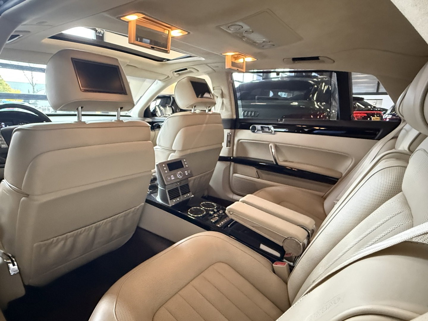 Volkswagen Phaeton 4.2 V8 335PK 4p. Lang VIP Exclusive / Highline / LED