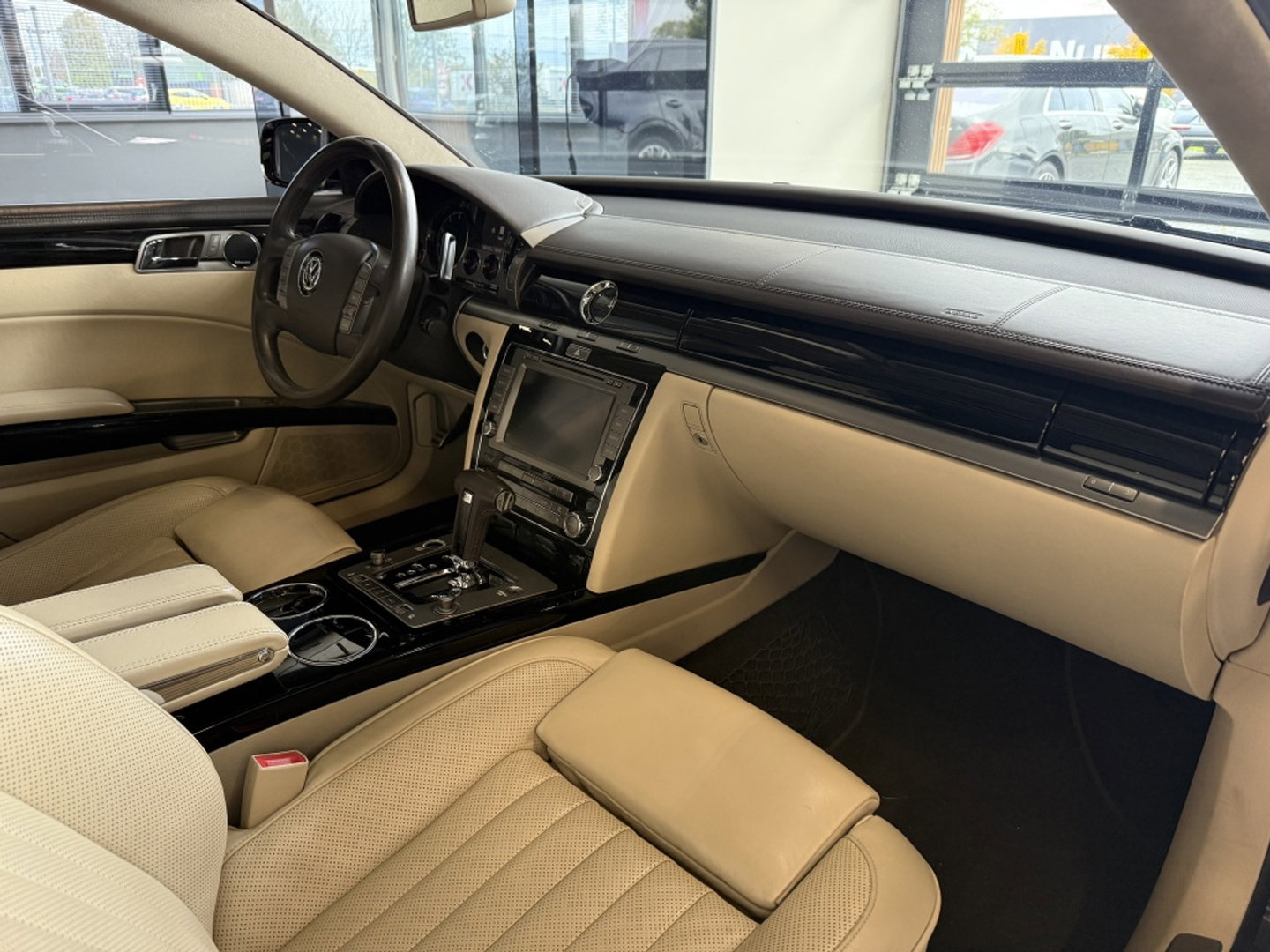 Volkswagen Phaeton 4.2 V8 335PK 4p. Lang VIP Exclusive / Highline / LED