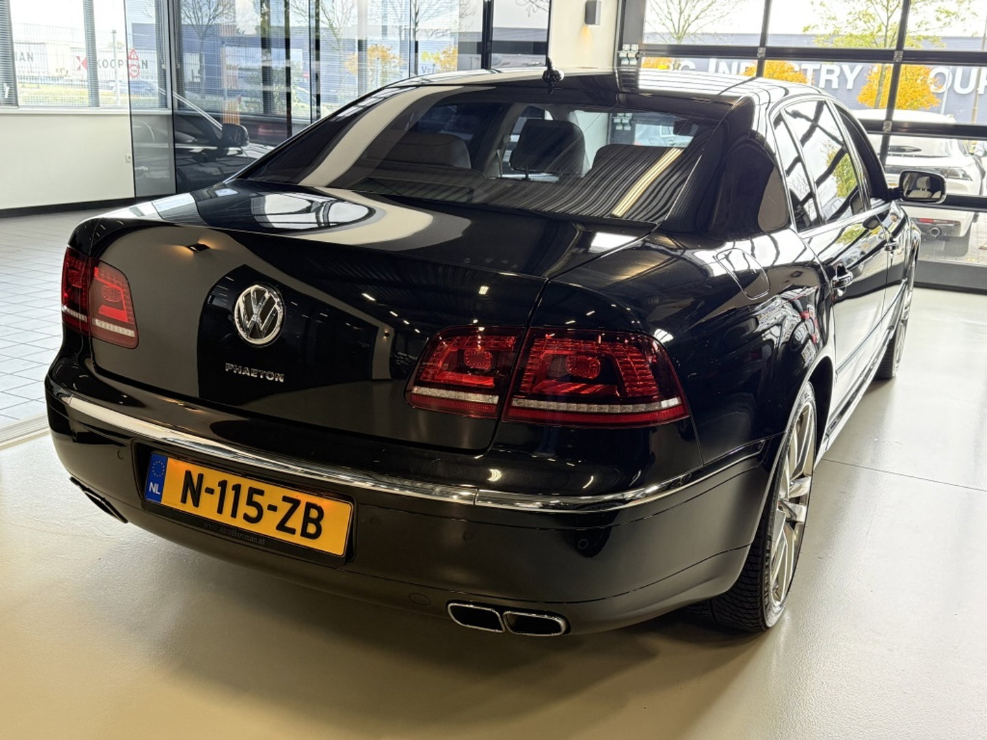 Volkswagen Phaeton 4.2 V8 335PK 4p. Lang VIP Exclusive / Highline / LED