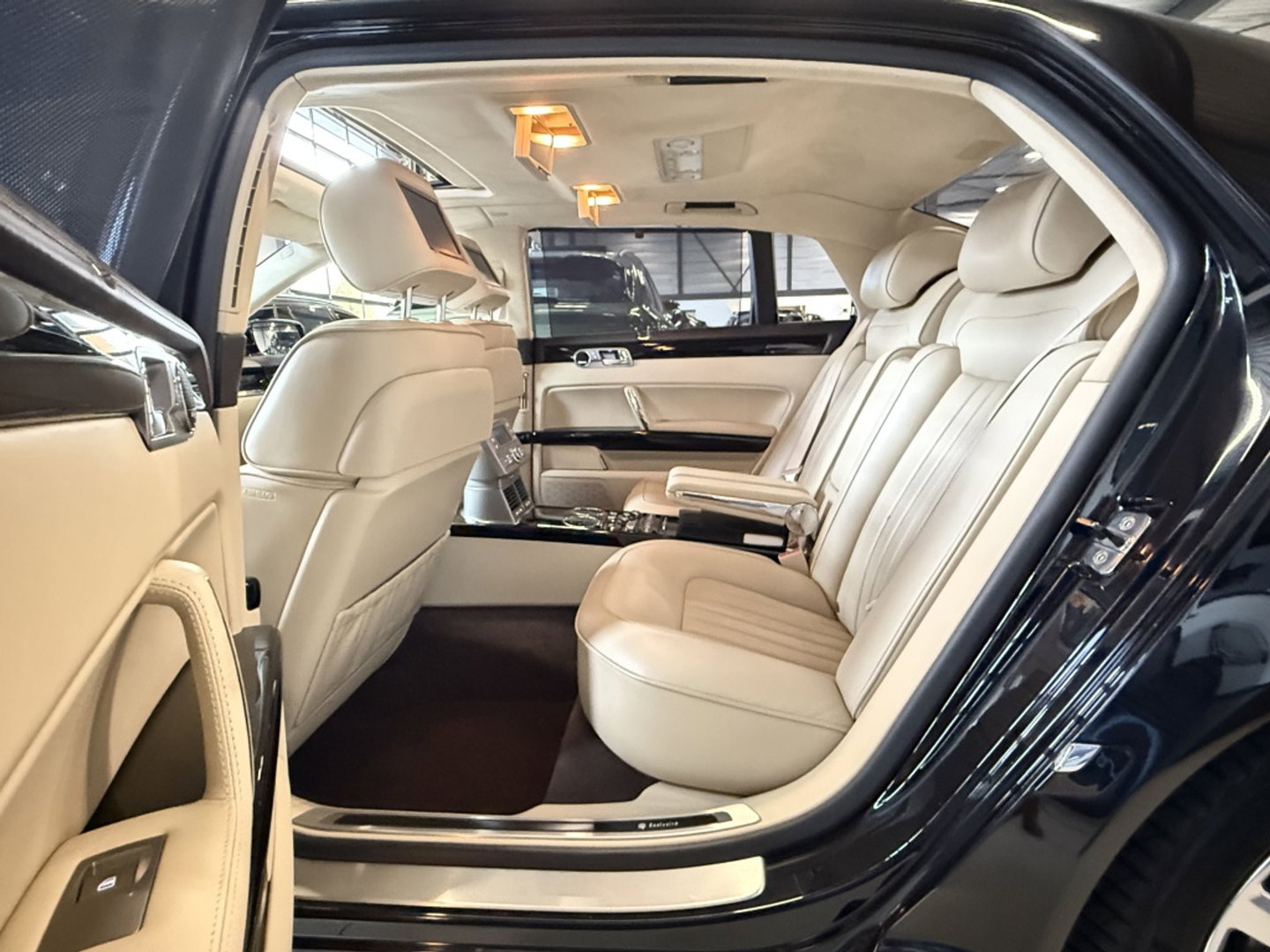 Volkswagen Phaeton 4.2 V8 335PK 4p. Lang VIP Exclusive / Highline / LED