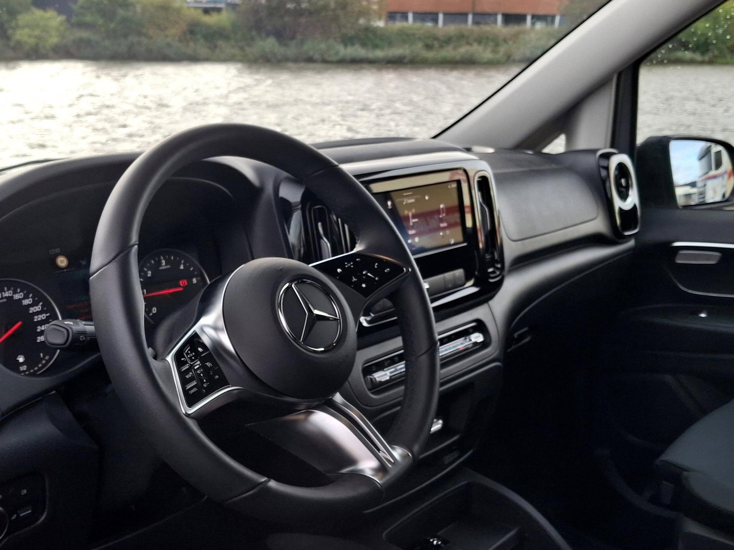 Mercedes-Benz Vito 116 CDI L2 Pro | 2x SCHUIFDEUR | LED | LEDER | LUXE UITVOERING | CARPLAY | CAMERA | TREKHAAK