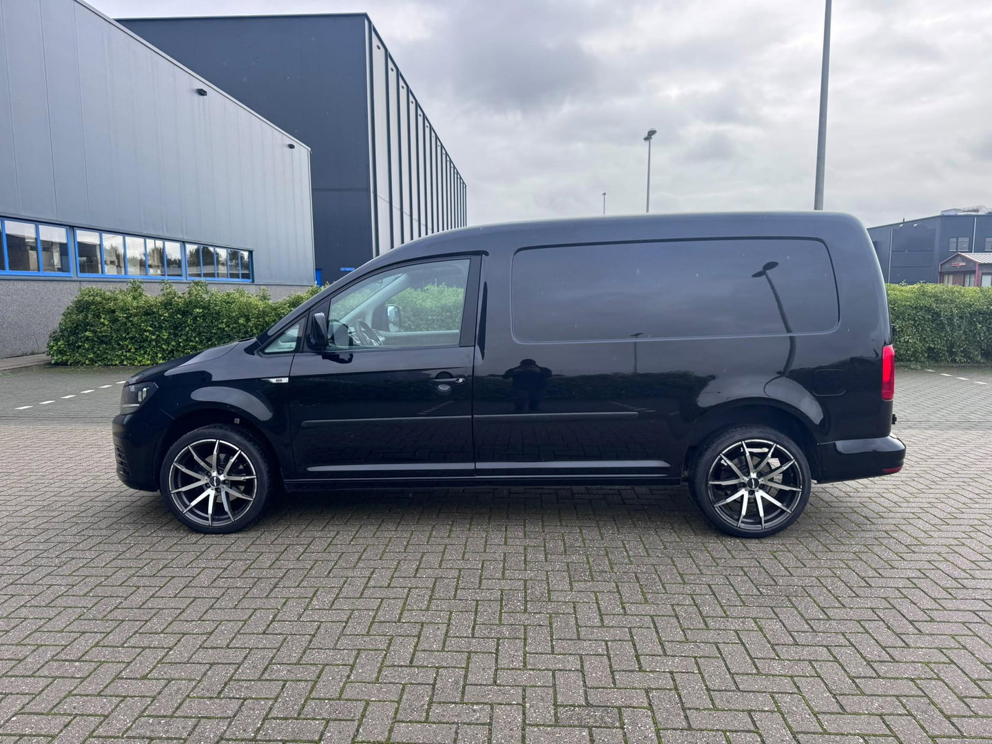 Volkswagen Caddy 2.0 TDI L2 Maxi EURO6 Leer Airco Cruise ZWART LM