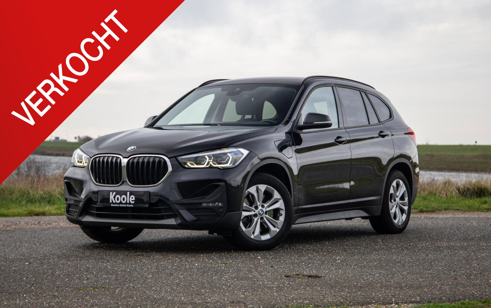 BMW X1 xDrive25e Executive CAMERA / CARPLAY / HEAD UP DISPLAY / LEDER / LED / CRUISE CONTROLE / STOELVERWARMING