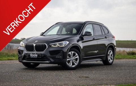 BMW X1 xDrive25e Executive CAMERA / CARPLAY / HEAD UP DISPLAY / LEDER / LED / CRUISE CONTROLE / STOELVERWARMING