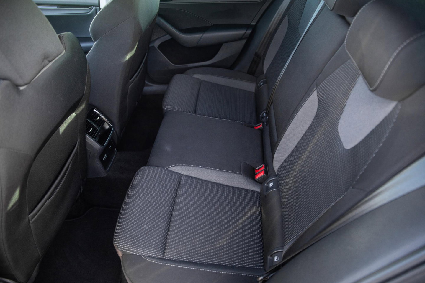 Škoda Octavia Combi 1.4 TSI iV PHEV Business Edition AIRCO / CRUISE CONTROLE / 204 PK / STOELVERWAMRING / NAVI /  CARPLAY / CAMERA